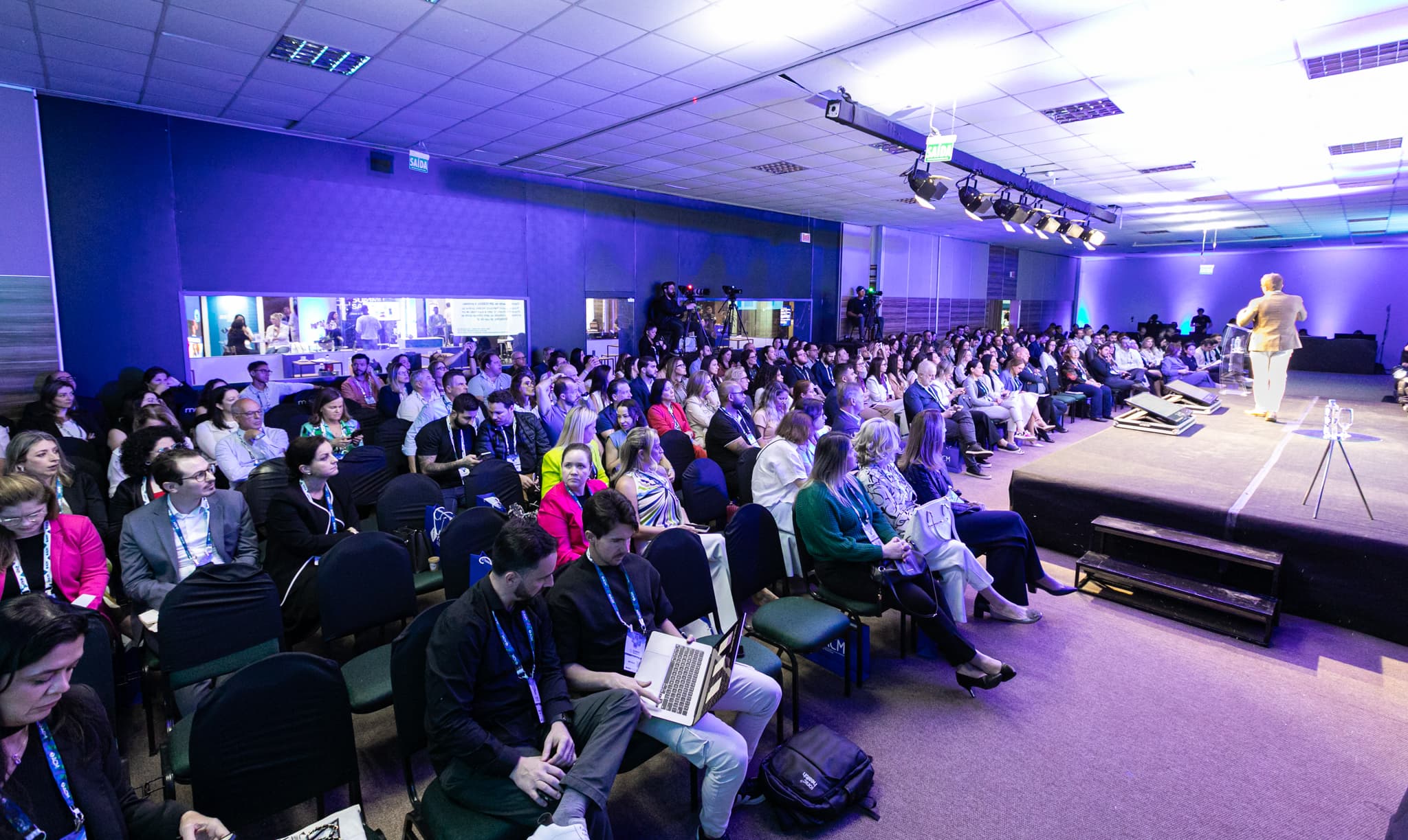 Auditório do Centro de Eventos ACM lotado durante o Summit 2025